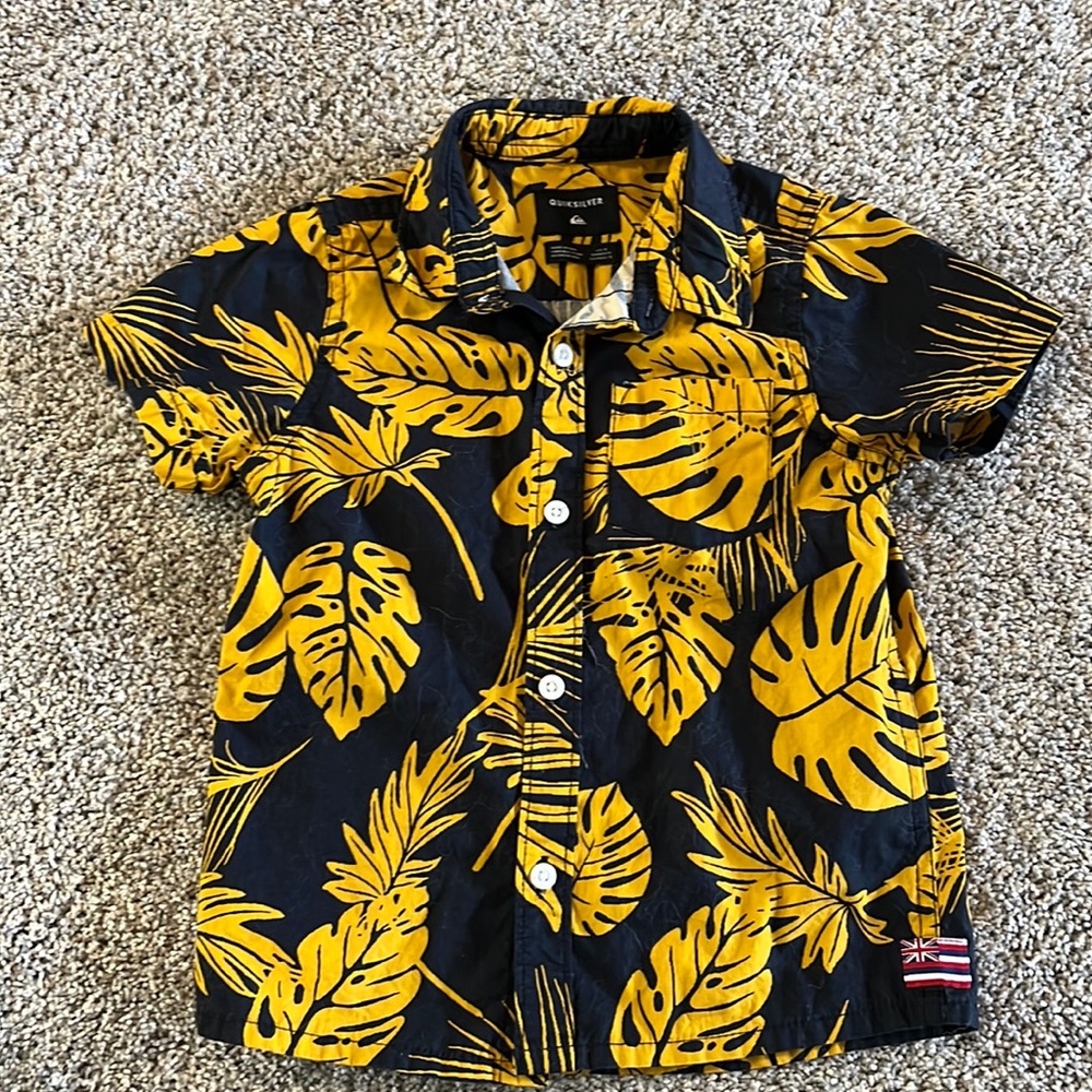 Quiksilver boys button down shirt size 5T / 5 in navy and gold